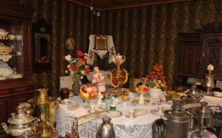 Самовар кипит, уходить не велит