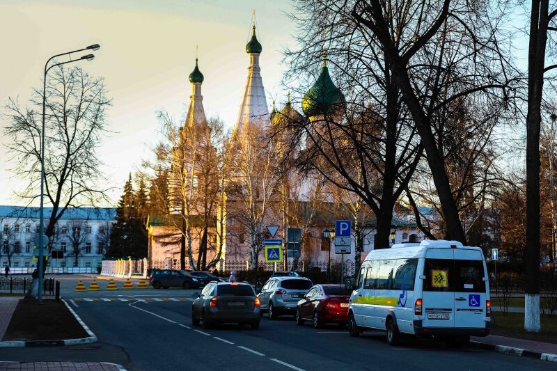 Мы прогуляемся с тобой по Ярославлю... Мы прогуляемся с тобой по Ярославлю...